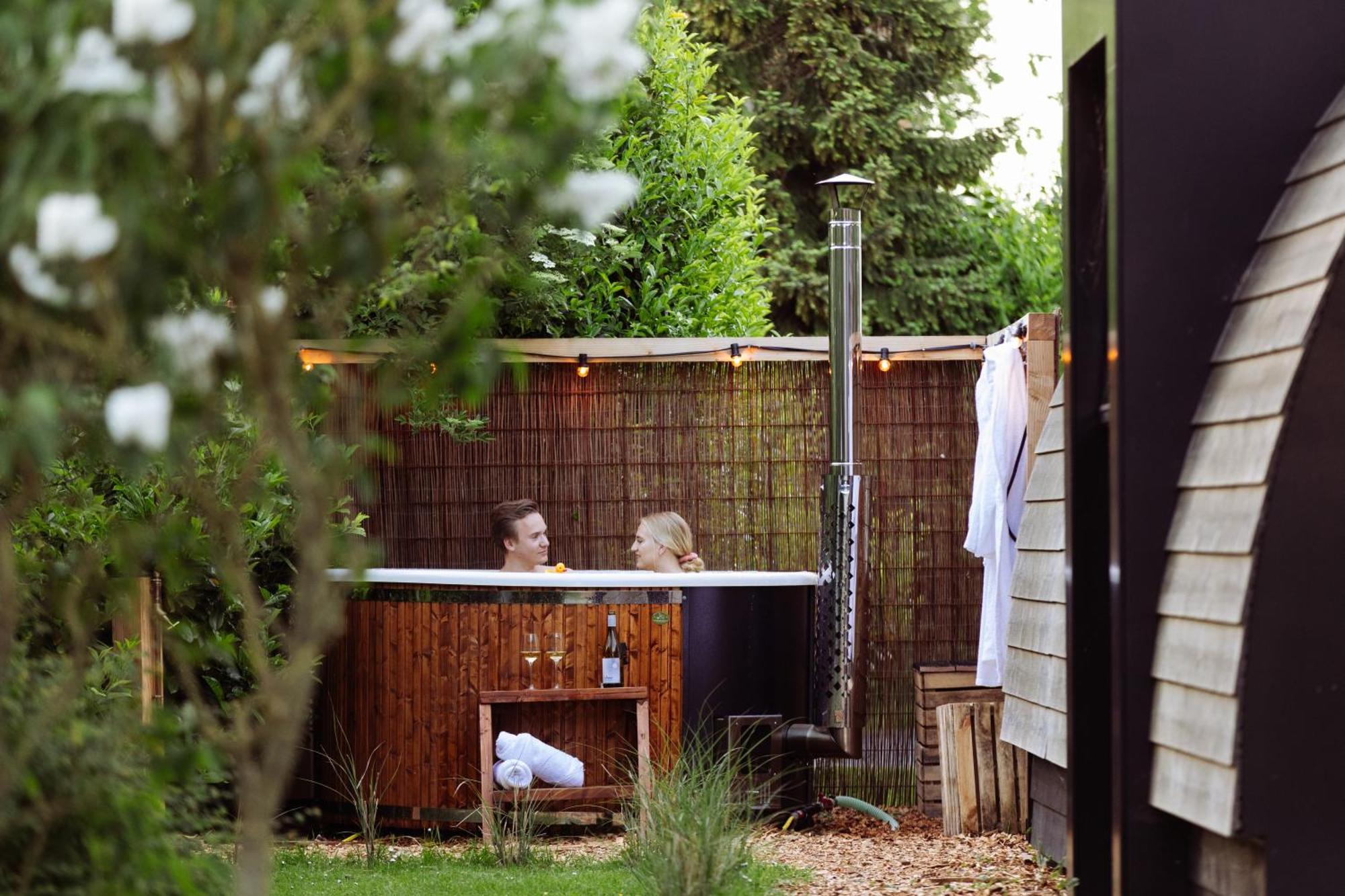 Pod Huisje Met Hottub Dokkum Εξωτερικό φωτογραφία